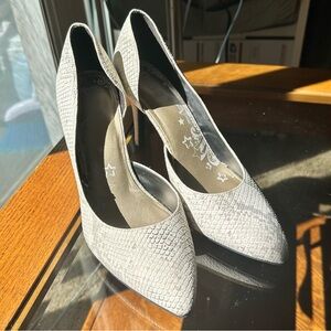 Brash White Grey Snake Print Pointed Toe Heels | Size 8.5